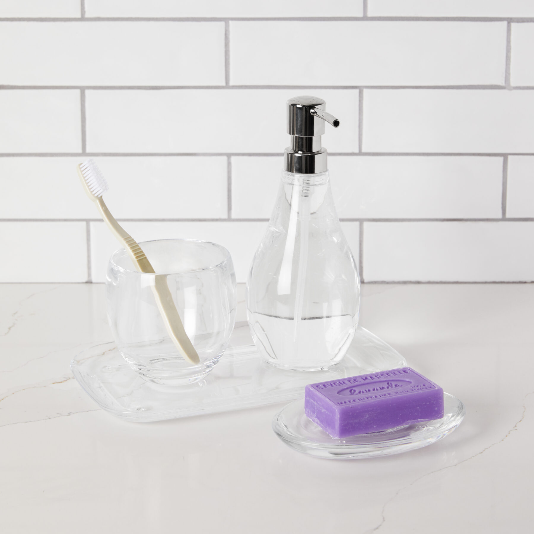 The Droplet Bathroom Tumbler from Umbra is simple in style and form. Made from crystal clear